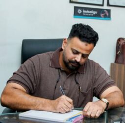 Dr. Salman Farooqui